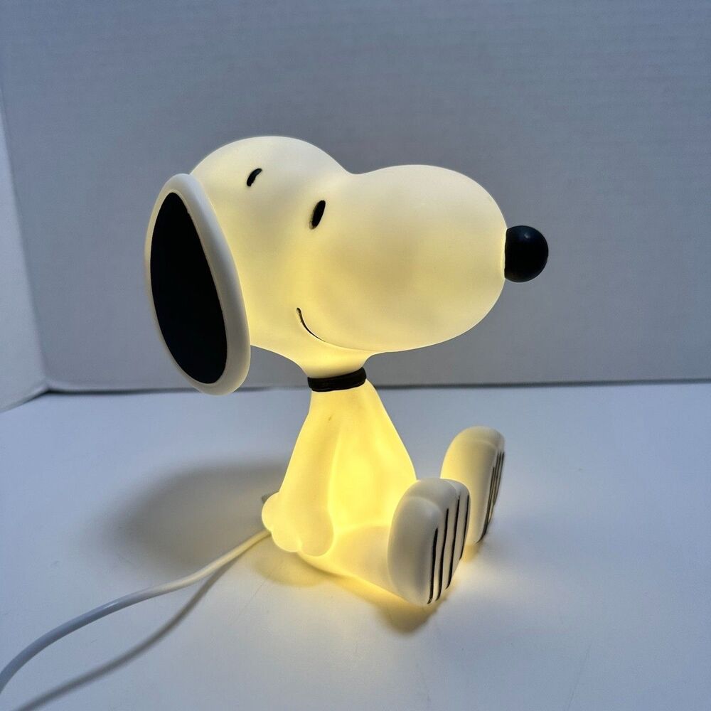 Smoko Peanuts Snoopy Ambient Light USB Powered LED Lamp Nightlight Figure Decor